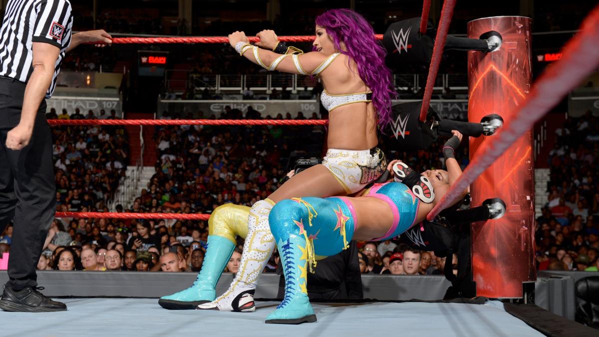 28 - Sasha Banks vs Bayley [Raw] [24/07/2017]3/4