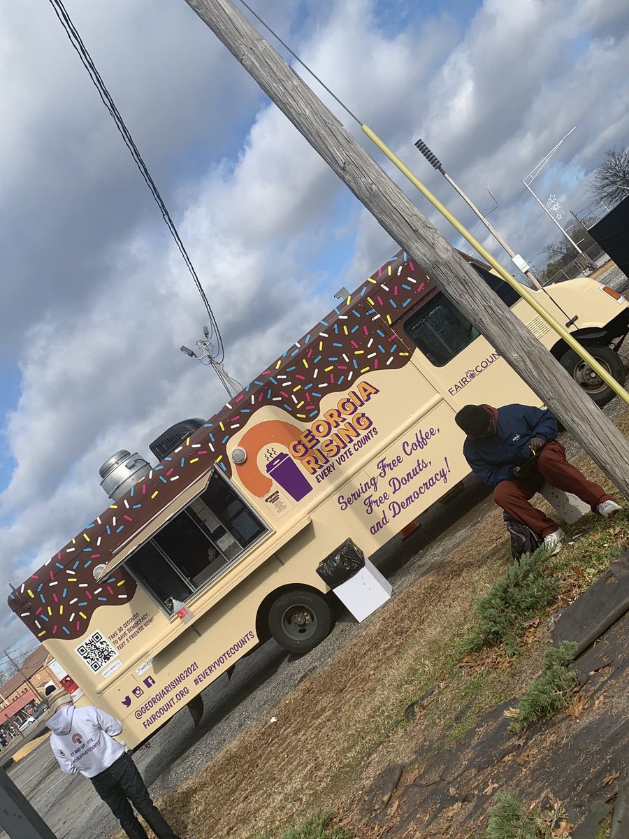 Bossi_Estate's tweet photo. Georgia Early Voting in Full Effect https://t.co/bIGbHKaARk