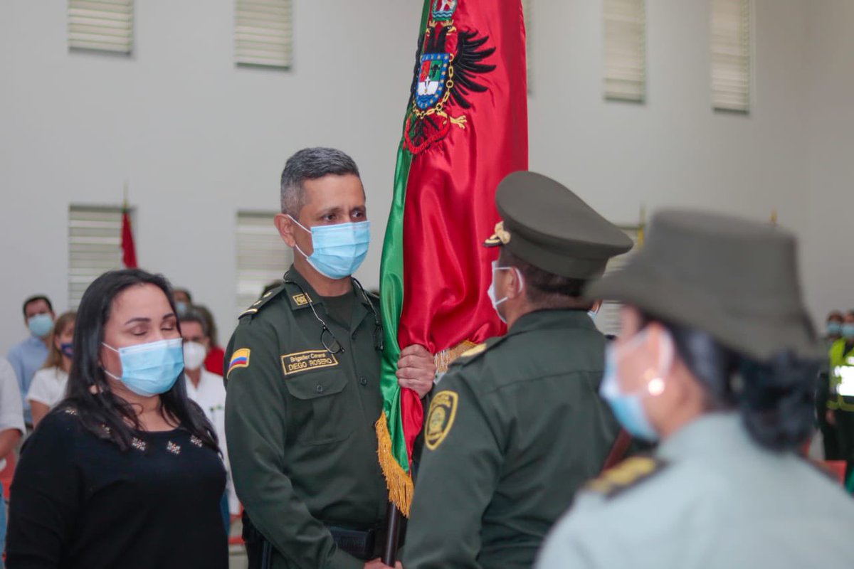 johanasmedina's tweet photo. Damos la bienvenida al nuevo comandante de la @PoliciaCasanare Coronel José Rafael Miranda, lo acompañamos en la Ceremonia de transmisión de mando junto al sector privado y publico. el Sena seguirá trabajando de la mano con la Policía formando y transformando vidas. https://t.co/bTjiS6tnEz