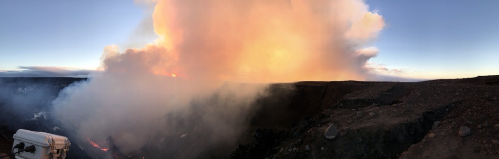 Early morning photo of the plume generated during the ongoing eruption at #Kīlauea's summit. Plume (primarily water vapor, CO2, SO2, with trace amounts of other gases) drifts with the wind (currently toward the SW). Air quality tracker at ow.ly/wPGK50CRiJq