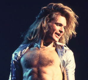 HairMetalMusic's tweet photo. David Lee Roth https://t.co/q3XD5oF5DK