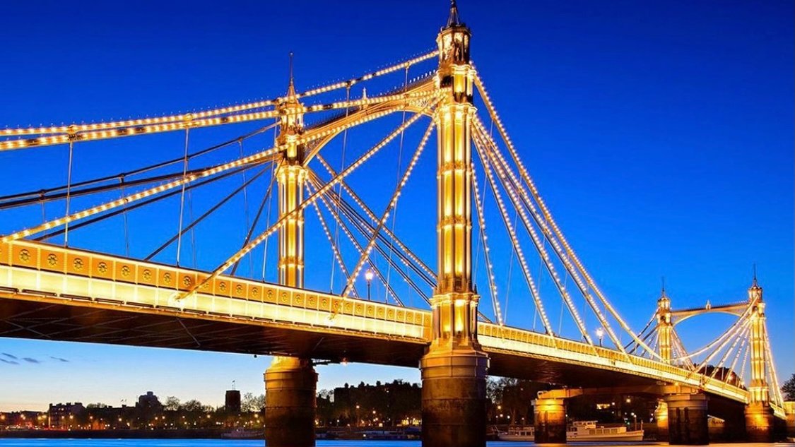 Views on the River - Incredible profile of Albert Bridge #albertbridge #riverthames #cadoganpier