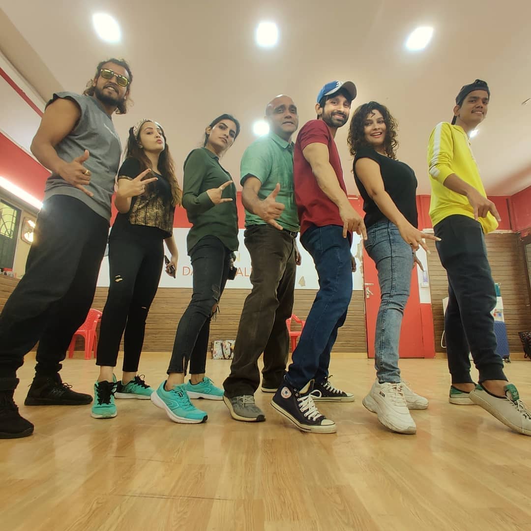 NivaanSen's tweet image. New Project.. 🚶

Rehearsals.. 🤩

#choreography by #Akshayjain
Directed by #akbarhusain 

#newproject
#newproject2021
#adfilm
#artistlife
#bloggerstribe 
#nivaansen