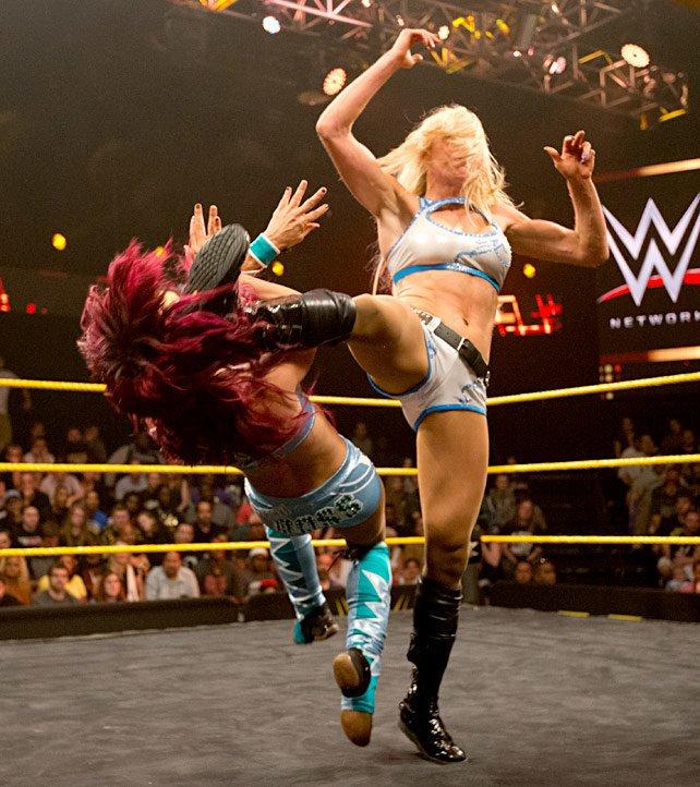 17 - Sasha Banks vs Charlotte Flair [NXT] [15/07/2015]