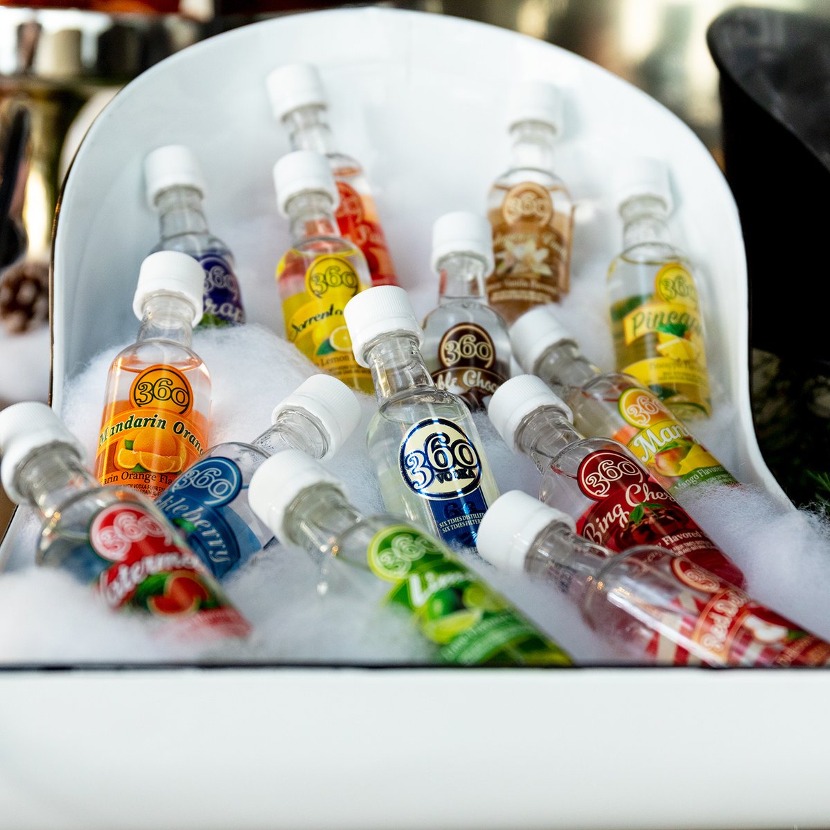 How Santa loads his sleigh in 2020. #MerryHappyFalala #360vodka #Minis