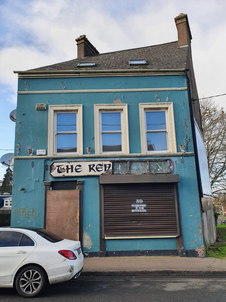 another empty property in Cork city, this former pub has so much character, check out the roof & chimneysNo.225  #economy  #heritage  #meanwhileuse  #respect