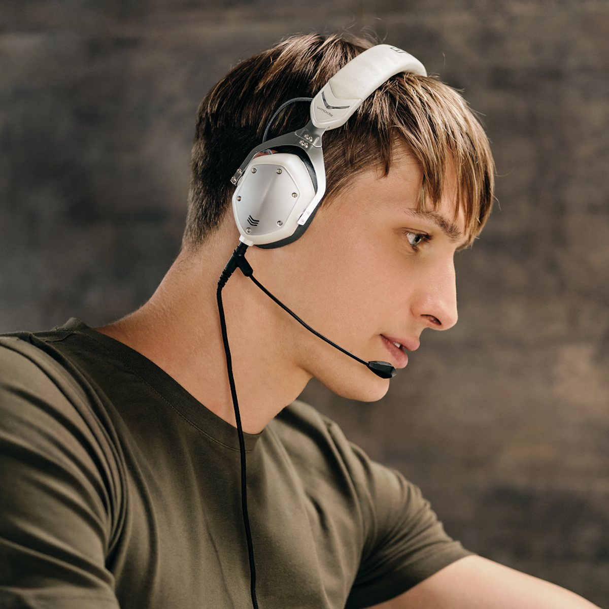 VMODA's tweet photo. Need a #lastminute gift that'll knock their socks off?
Our best-selling #XS + #BoomPro Bundle is back for a limited time only: order now, select UPS Next Day Air, and we'll have one to you in time to sneak under the tree!
They'll never know 🤫 https://t.co/56dcp4cWwG https://t.co/kBjc9Io6vo
