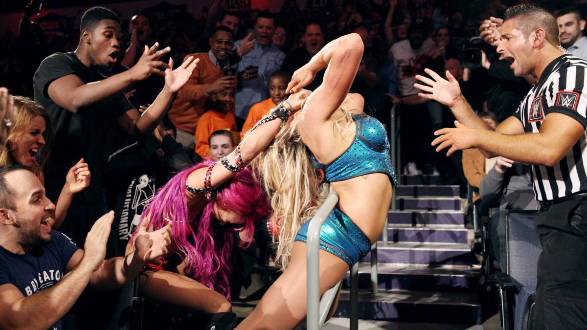 10 - Sasha Banks vs Charlotte Flair [Raw] [28/11/2016]1/4