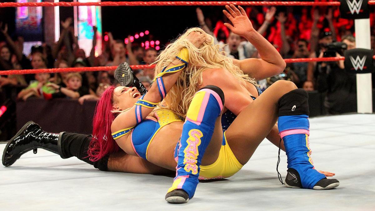 11 - Sasha Banks vs Charlotte Flair [Raw] [25/07/2016]1/4