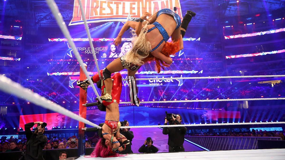 7 - Sasha Banks vs Charlotte Flair vs Becky Lynch [Wrestlemania 32] [03/04/2016]1/2