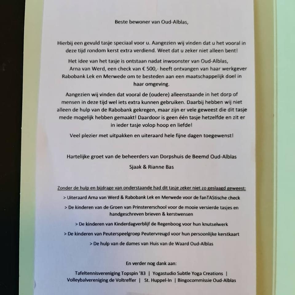arnavanwerd's tweet photo. Mijn persoonlijke cheque van de Rabobank heb ik uitgereikt aan Rianne en Sjaak Bas, van dorpshuis De Beemd in Oud-Alblas. Zij hebben de (oudere) alleenstaanden een tasje vol hoop en liefde bezorgd met tekeningen en kerstwensen van de kinderen uit ons dorp #verbinden #samenwerken https://t.co/qUjKwA0PPh