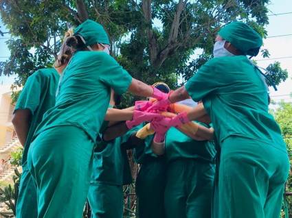 Las urgencias de nuestros tiempos nos convocan al protagonismo, al cumplimiento de tareas que nos distinguirán ahora y siempre, la posibilidad de decir a nuestros hijos algún día: yo estaba allí, cuando #Cuba me necesitó. #CubaViva #SomosContinuidad <a href="/acosta_diosvany/">Diosvany Acosta</a> <a href="/DiazCanelB/">Miguel Díaz-Canel Bermúdez</a>