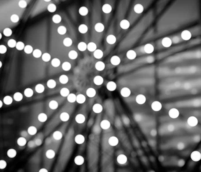 Message de Jean Bellorini, directeur du TNP et metteur en scène, aux spectatrices et spectateurs : 
"Comment continuer à faire du théâtre sans vous ?
Comment supporter encore ce silence qui est un vide, celui de votre absence ?" Texte intégral 👉bit.ly/3aw5n67
© J.Grison