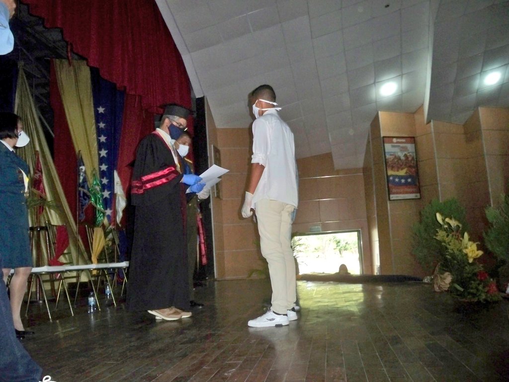 AnzoateguiUnefa's tweet photo. Se realizó la entrega de reconocimientos a los líderes del Movimiento estudiantil de nuestra casa de estudios UNEFA Núcleo Anzoátegui @AnzoateguiUnefa #CEPPU por parte del Vicerrector para la Región Oriental e Insular MSC. Omar Rojas @omarrojas66
#unefagraduapatriotas https://t.co/YlJExhkxL3