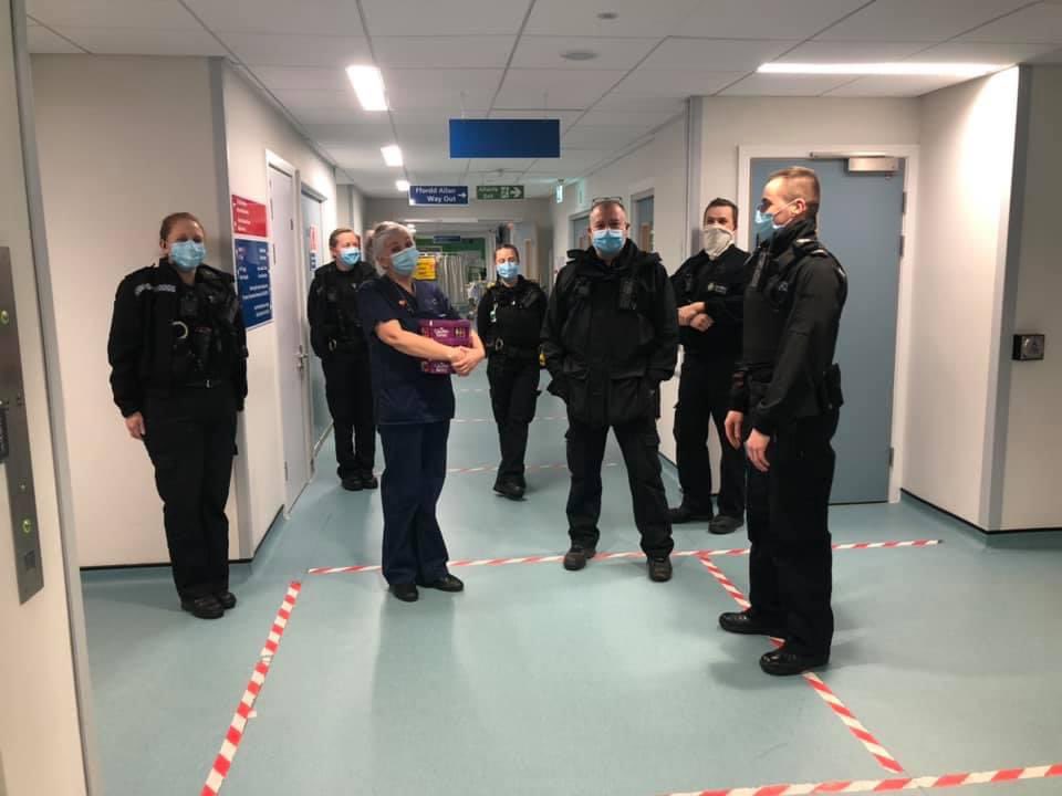 g_rex33's tweet photo. Huge thank you to the lovely lot at @NWPBangor for their kind Christmas gift to the ED staff 🎄🎅🏼  diolch yn fawr iawn am y presant ‘Dolig @NWPBangor! 💙❤️ @YGEDBangor @NWPolice #MerryChristmas #emergencyservices #christmaskindness #christmasisnotcancelled #Christmas2020 https://t.co/serwEsOpLU