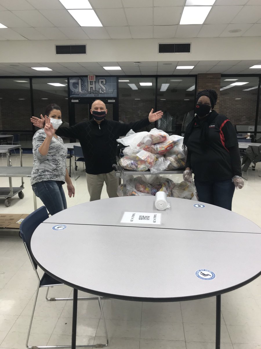 Lamphere Food Service’s working to feed our families today!
#WeareLamphere