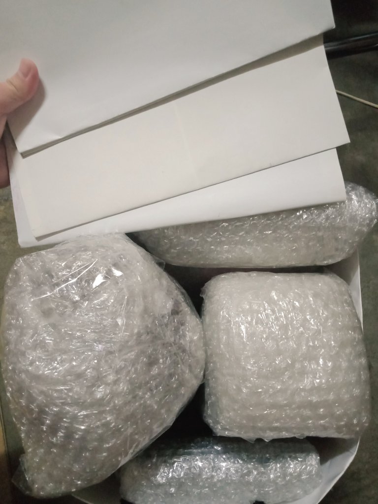 eyyynimyeong's tweet photo. teaser muna sa mga dumating from @etherealkshop yung tatlong posters freebies tapos ang dami pang freebies grabeeee, next week ko na pakita lahat sa birthday unboxing vid!! 😭😍 https://t.co/IFguex2aUd