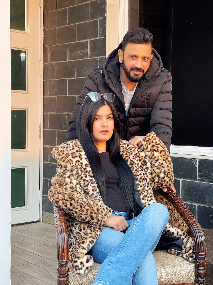 amardhillons's tweet photo. "ਜਿੰਦਗੀ ਜਿਉਣ ਦਾ ਐਸਾ ਅੰਦਾਜ ਰੱਖੋ, ਜੋ ਤੁਹਾਨੂੰ ਨਾ ਸਮਝੇ,ਓਹਨੂੰ ਨਜ਼ਰਅੰਦਾਜ ਰੱਖੋ।"✍ @kaurbmusic #bro #sis ❤️❤️❤️❤️ https://t.co/4lRL41VyLc