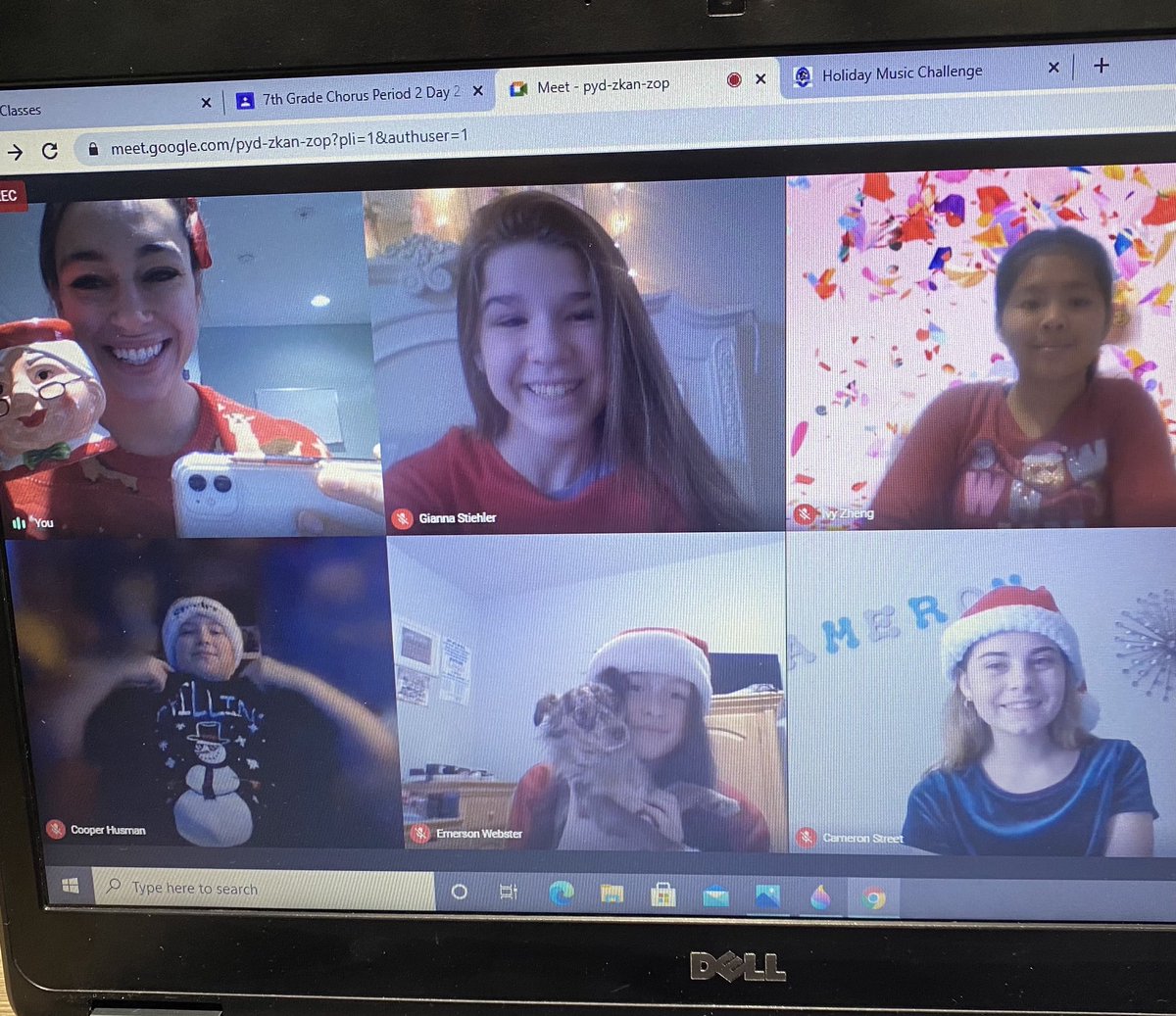 CouncilTms's tweet photo. Mrs. Helinski and her 7th grade Chorus class have holiday spirit!  Way to go, everyone! https://t.co/H6xzfU6oNC