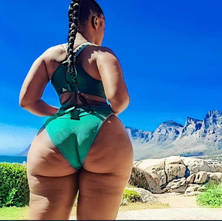 God endowed South African ladies with so much backside...
#Mzansiflames #MzansiHotness #mzansiteens #mzansi