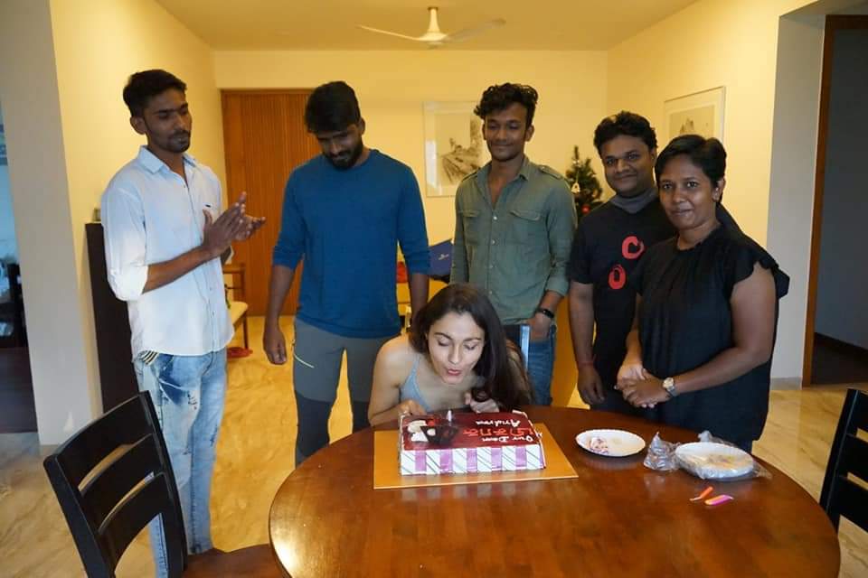CinePeek's tweet image. Legendary Director #Mysskin&apos;s Assistant Directors Celebrate The Birthday Of #Pisasu2&apos;s Talented Actress #AndreaJeremiah&apos;s Birthday!! 

@DirectorMysskin @andrea_jeremiah @Rockfortent @kbsriram16 @Lv_Sri @santhakumar_dop 
@PRO_Priya @spp_media @teamaimpr #CinePeek