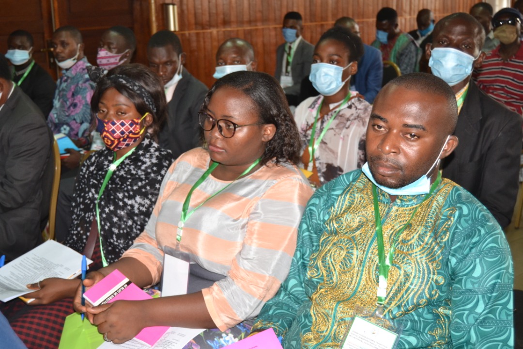 MinesupCmr's tweet image. L’#ENSPY a abrité le mardi 8 déc 2020,la 6e session du Comité Tripartite de Suivi des rencontres avec les Etudiants des Universités d’Etat du 🇨🇲,sur le thème:“Suivi et évaluation du processus d’optimisation du potentiel créatif de l’étudiant camerounais face aux réseaux sociaux”.