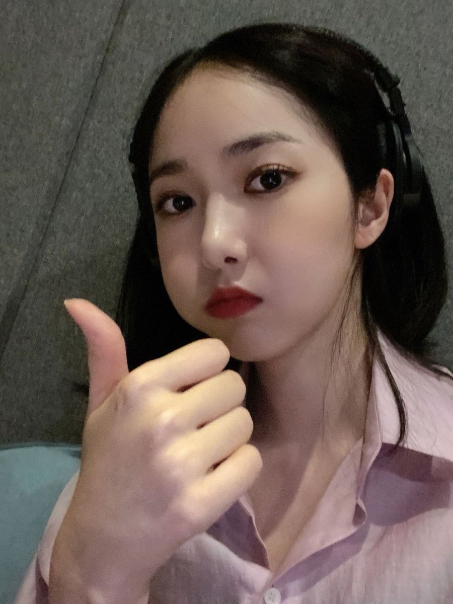 Bentar bentar, gue mau off...
Besok balik lagi...
JANGAN PADA NGILANG YA... kalo ngilang gelud ya😊🔪, oh iya satu lagi...
teruntuk kalian orang baik, ajari aku masuk sq...
Udah gitu aja...
MAKAASIIIH YAAA(◔‿◔)
Malam semuanya, selamat tiduur(◍•ᴗ•◍)