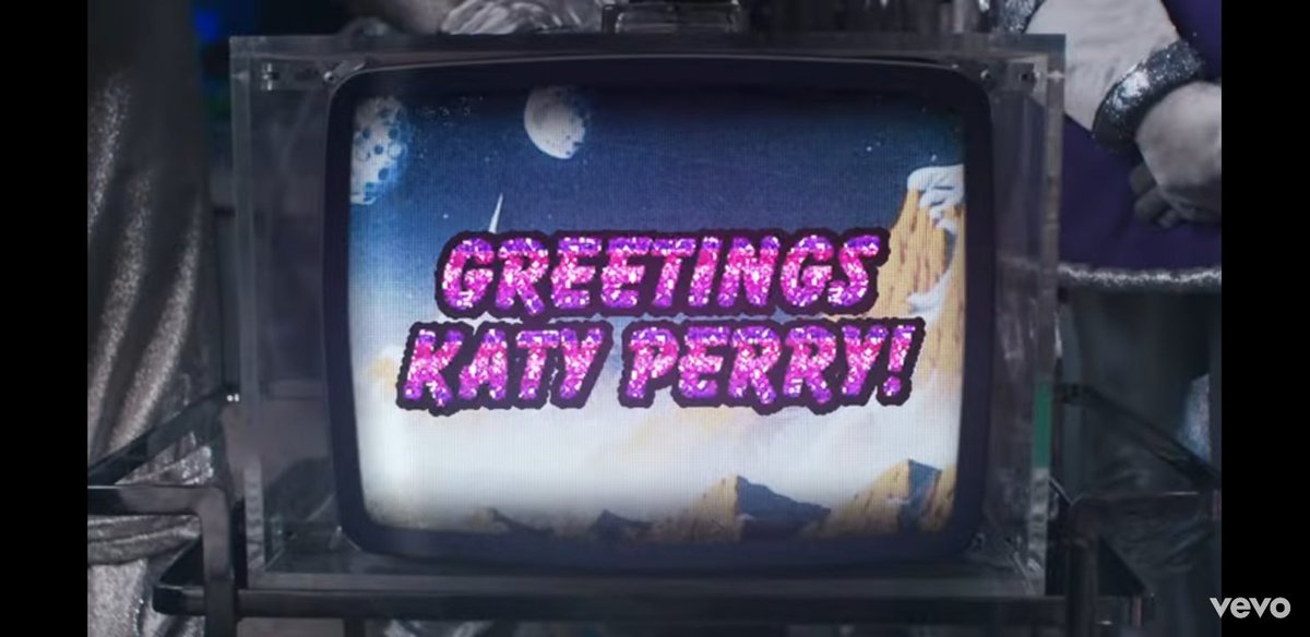 maryanninggg's tweet photo. congrats mom @katyperry and @ZooeyDeschanel on Not the End of the World Official Music Video 🥰✨ 
#NotTheEndOfTheWorldMV 
#KatyPerry 
#zooeydeschanel 
#KATYPERRYISBACK https://t.co/31BksD6LCx