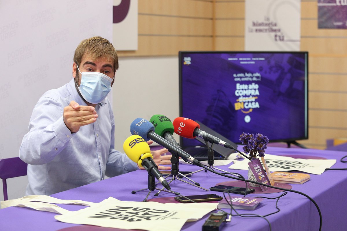 PodemosAsturies's tweet photo. 🎁 Esta mañana, nuestro Secretario General @Daniel_Ripa presentó la campaña "Este año compra en casa", destinada a fomentar las compras en el pequeño comercio, en nuestras tiendas de barrio, frente a hacerlo en las grandes multinacionales.
#CompraEnAsturies
👇🏾👇🏾👇🏾 continúa https://t.co/z6XaD3ffFf