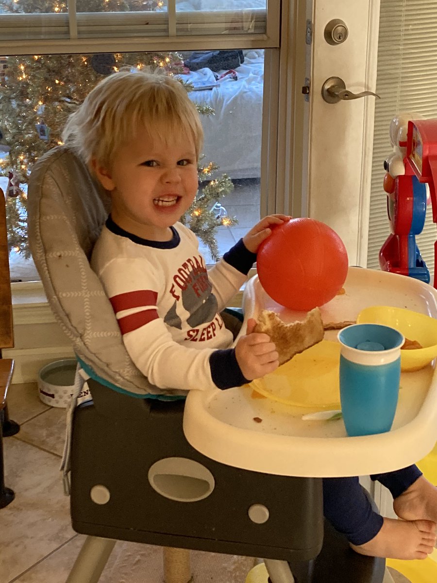 JeremyAFlynn's tweet image. Always got the ball in his hand. 🏀 #startthemearly @EricPMusselman