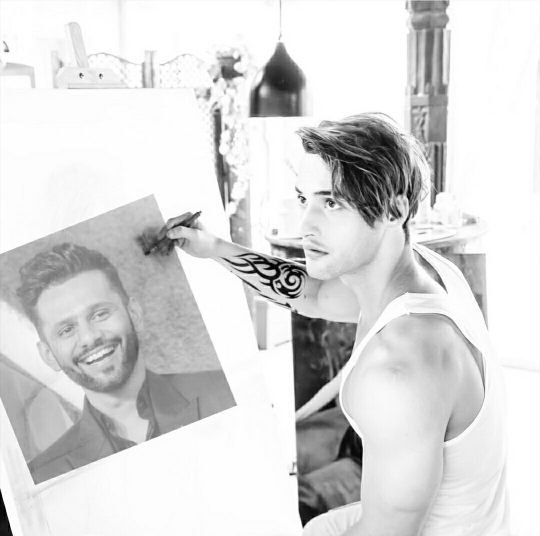 pisces_ladies_'s tweet photo. Big boss 13 public winner drawing sketch of big boss 14 real winner. 
#ViewersDemandRahul https://t.co/fcglCewHcd