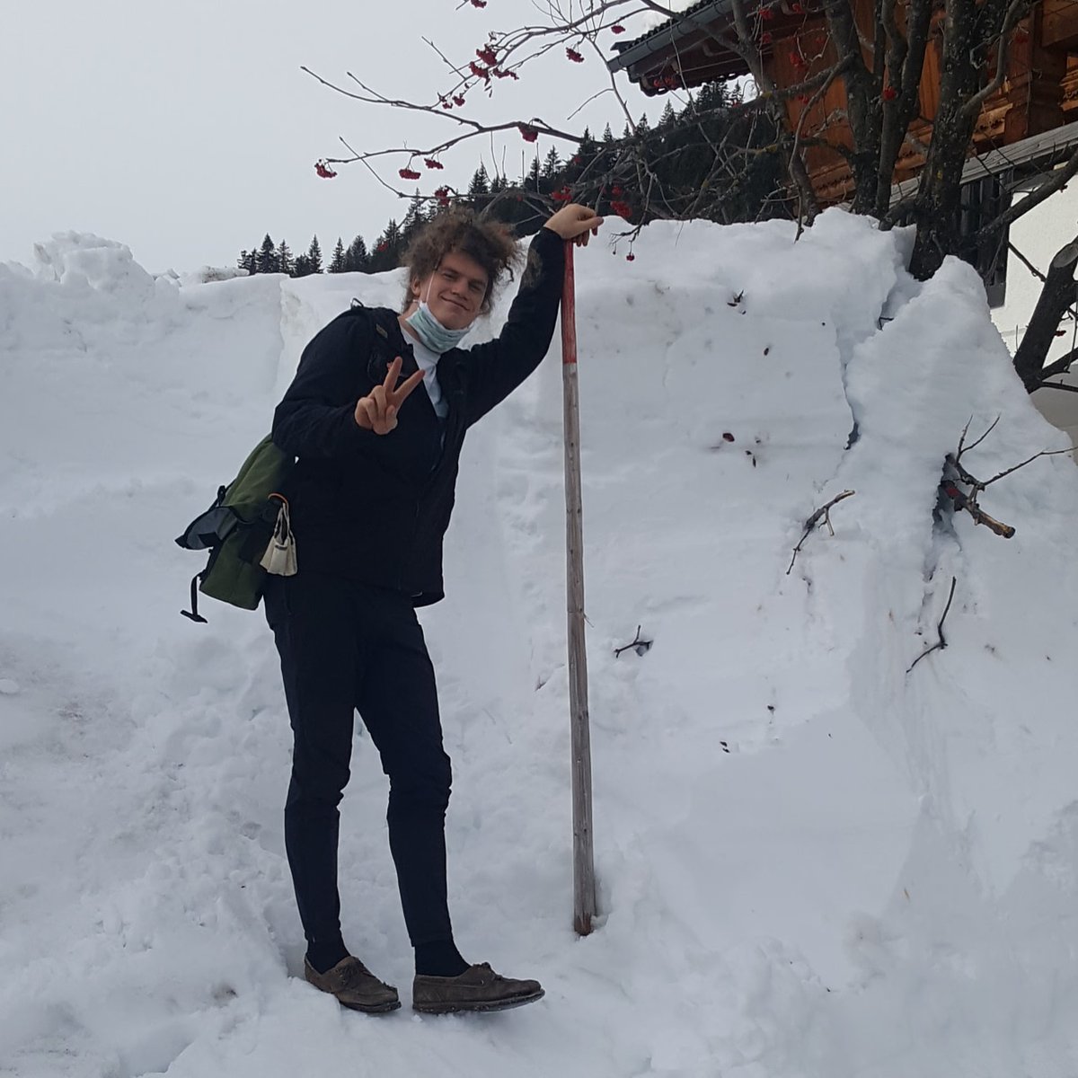 3 m de neige à Obertilliach!
On vient d'arriver, on a notre camp des fêtes ici. Des conditions parfaites pour l'entraînement, appart, cuisine, pistes à 100m, et un beau bureau pour travailler!