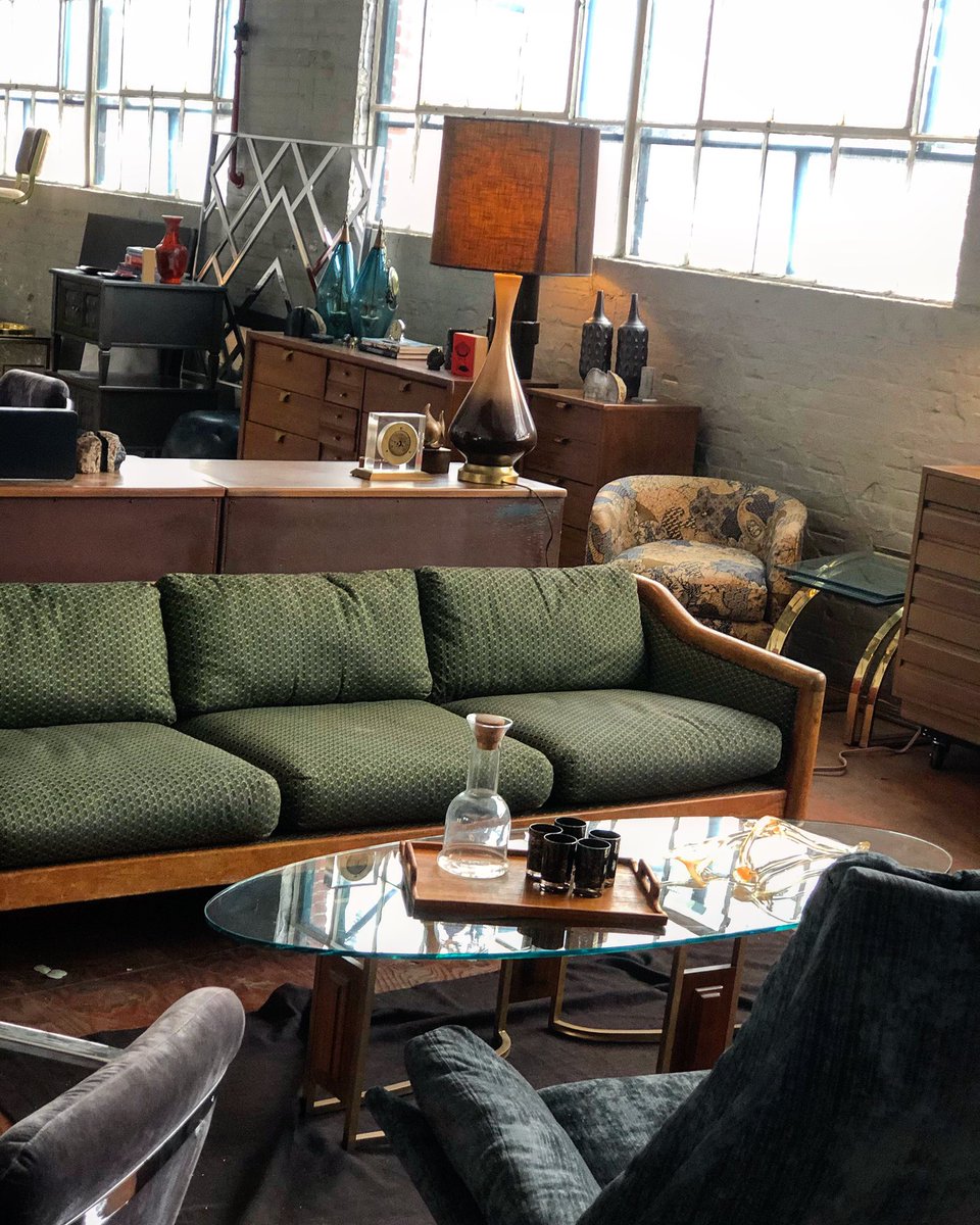 StudioTwentyTwo's tweet image. ✨Studio Closeout Sale✨
NEW DATES 
12/22 - 4 to 9
12/23 - 4 to 9
#vintagemodern #midcentury #midcenturymodern #artdeco #hollywoodregency #Milo #Mastercraft #Pace #Bitossi #Pearsall #Selig #danishmodern #furniture #interiors #vintage #antiques #ShopSmall #Boston #MA #Brimfield