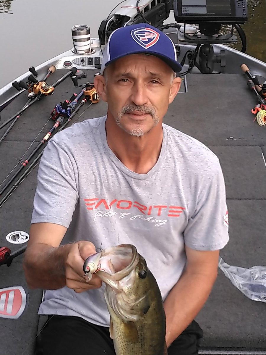 French_Fishin's tweet photo. @FavoriteRodsUSA Ready for a new year off fishing fun with Favorite https://t.co/I64iihNfhs