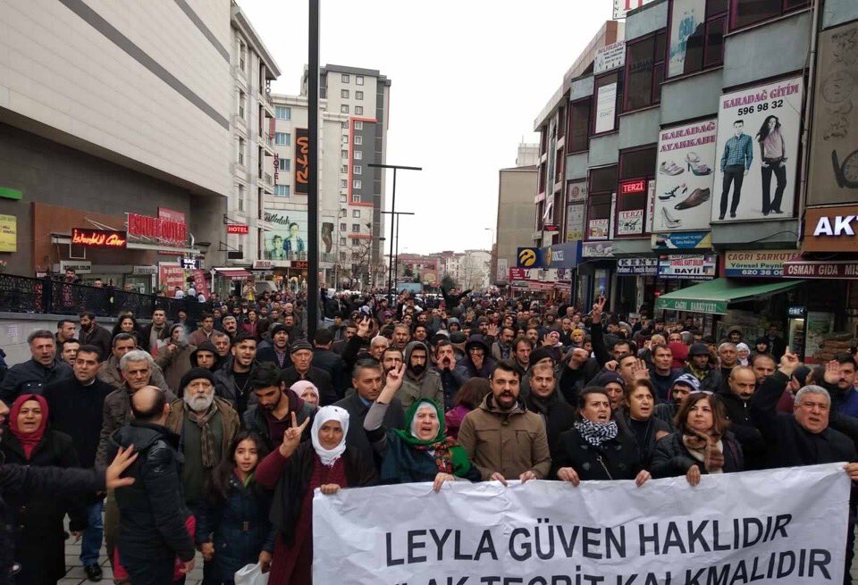 Hak ve hakikatin izinde emin adımlar ile yürüyen,
  #LeylaGuevenOnurumuzdur