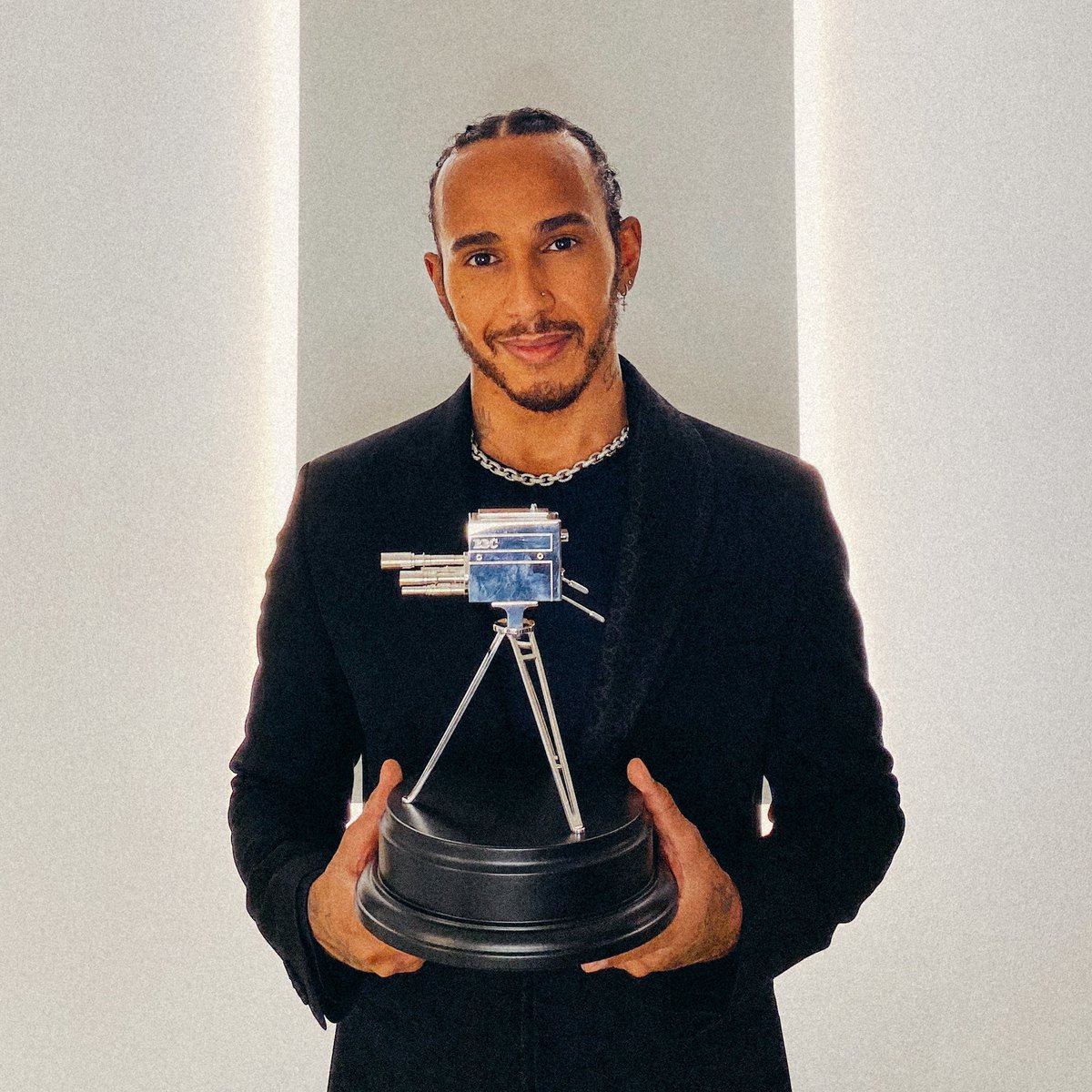 I been thinking of all those who voted to support me last night, I am truly so grateful. Thank you to the British public for this honour, it means the most because it comes from you. I’m sending you all positivity. Thank you from the bottom of my heart. #SPOTY https://t.co/yLs6znMFqK