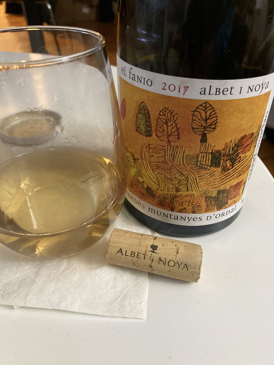 DoliverosDaniel's tweet photo. Now for a totally & delicious #wine experience, @AlbetNoya 17 #ElFanio 100%old vine Xarel-Lo from Penedes,canary color,intriguing aromas of lychee,nectarine,fennel & mandarin,medium body,a dash of complex positive oxidation,mint & mineral overtones,great structure & build to last https://t.co/OCDo46mDRB