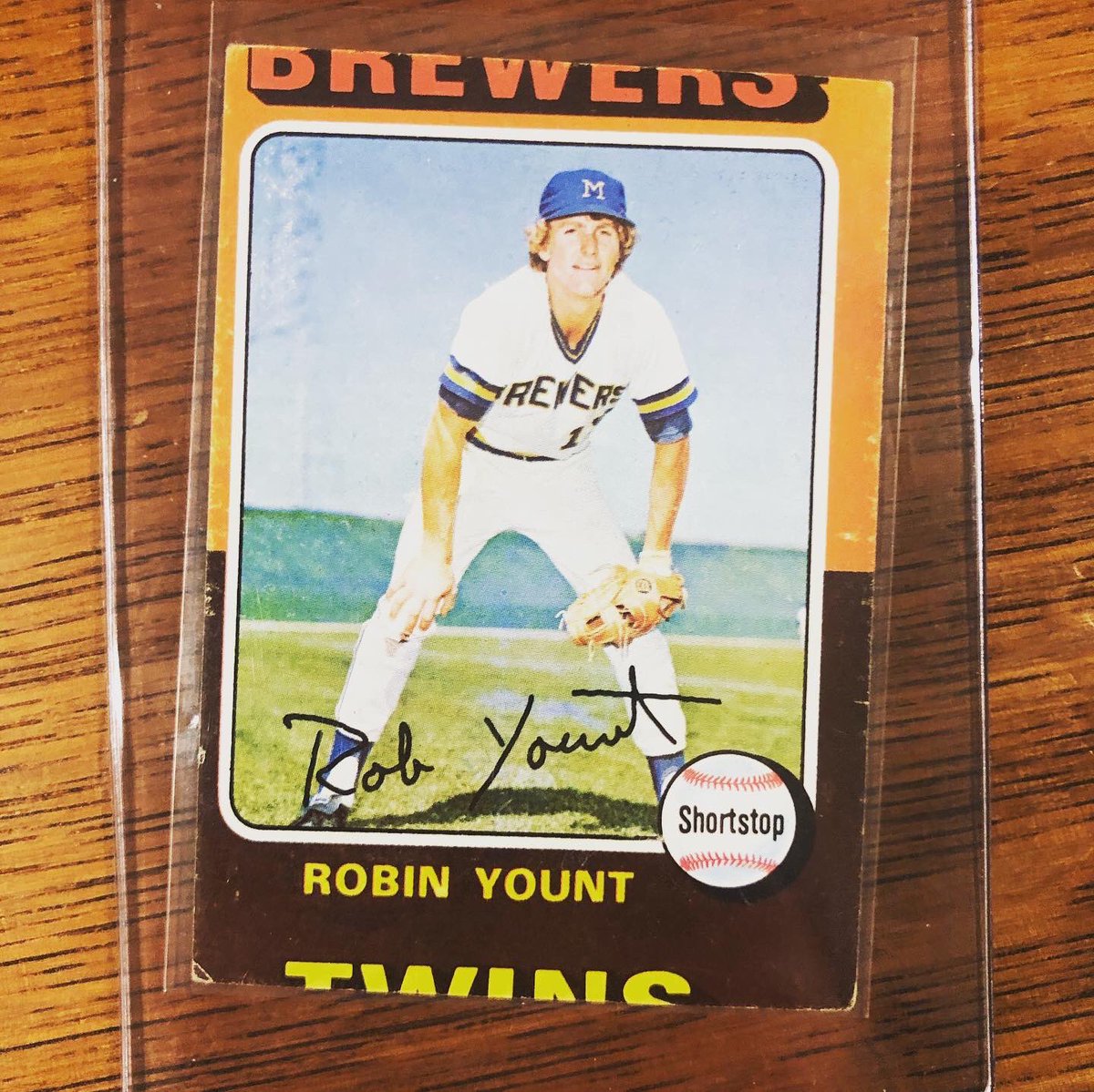collectornatio1's tweet photo. Day 19 - 1975 - Robin Yount amassed more than 3,100 hits in two decades as a Brewer. 
#greatestshowondirt
#mlb #baseball #sports #vintagebaseball #vintagesports #70sbaseball #sportshistory #baseballhistory #baseballstirrups #greatestondirt #baseballplayers #baseballmemes https://t.co/l4OWNQYPOv