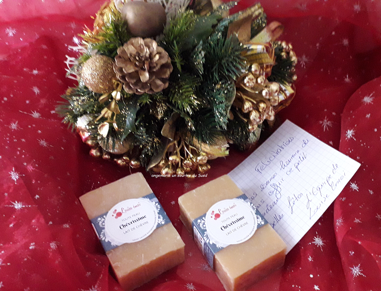 unsouriredusud's tweet photo. 🎄 Second calendrier de l'Avent gagné : deux savons @louiseemoi Chévrissime. Un savon SAF, bio, très doux au lait de chèvre parfumé aux HE de coriandre et de cyprès.
Bisous ☁️
#savonsbio #slowcosmétique #natureetprogres #savonsaf #hecyprès #hecoriandre #savonchevre #cadeau https://t.co/OvcnVGfnnW