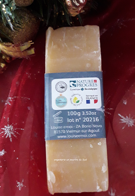 unsouriredusud's tweet photo. 🎄 Second calendrier de l'Avent gagné : deux savons @louiseemoi Chévrissime. Un savon SAF, bio, très doux au lait de chèvre parfumé aux HE de coriandre et de cyprès.
Bisous ☁️
#savonsbio #slowcosmétique #natureetprogres #savonsaf #hecyprès #hecoriandre #savonchevre #cadeau https://t.co/OvcnVGfnnW