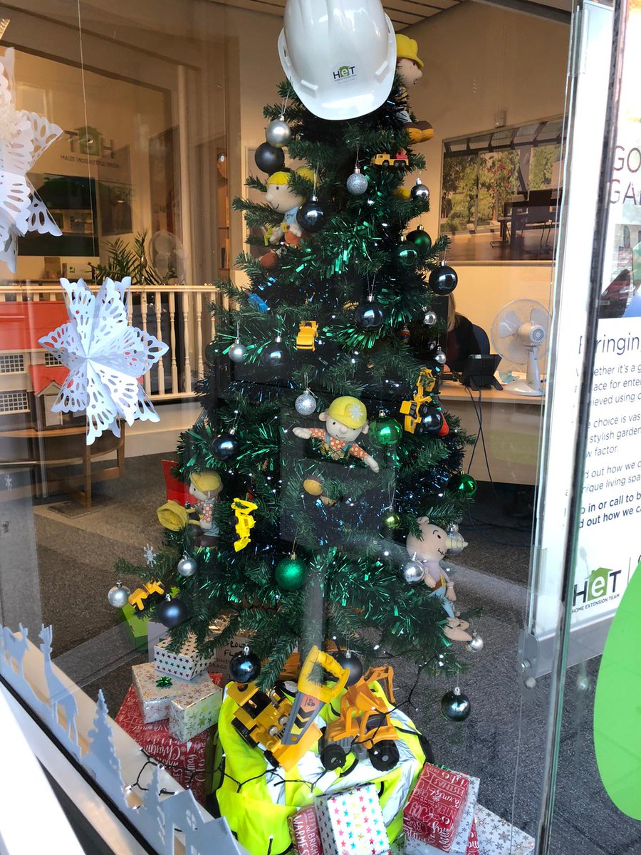 HETHitchin's tweet photo. Thank you Hannah for providing a little bit of Christmas cheer with our Hitchin town centre shop window display which received Runner Up prize from Hitchin Bid !
https://t.co/TDQv1y70pb
#hitchin #christmas https://t.co/tjQa2lup5d