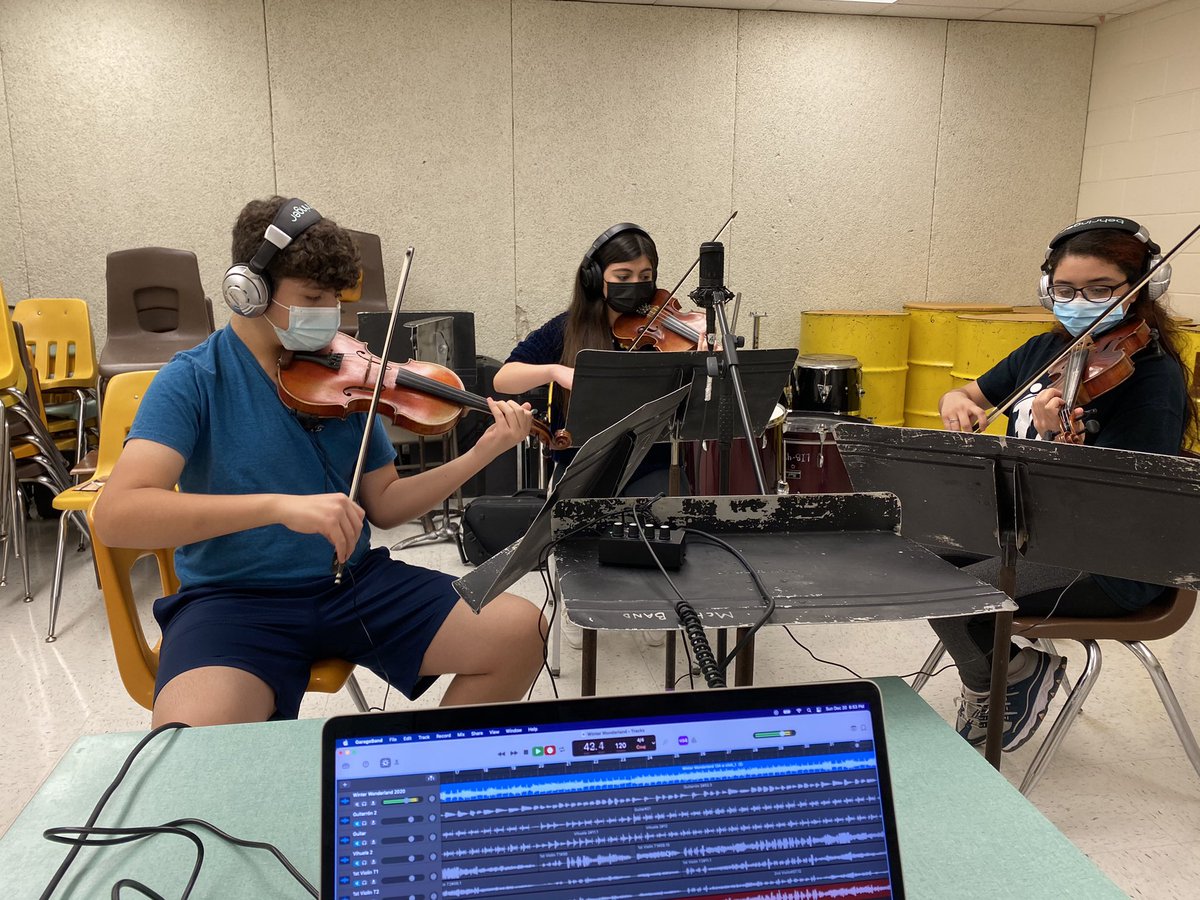 McHiMariachiOro's tweet photo. Because “Mariachi Season” NEVER ENDS! Here we are creating a few more really cool productions for all of you! 🎶🎻🎙🎧🎺🎬🎶 @McHiPride @Mchi_Yearbook @mcallenfinearts @McAllenISD @cbolivarez @jimegger @TMEA @uiltexas @txmusicoffice @txmusicoffice @TBBusiness #TMEA100 #Macomber🤣 https://t.co/huKnuzuIlr