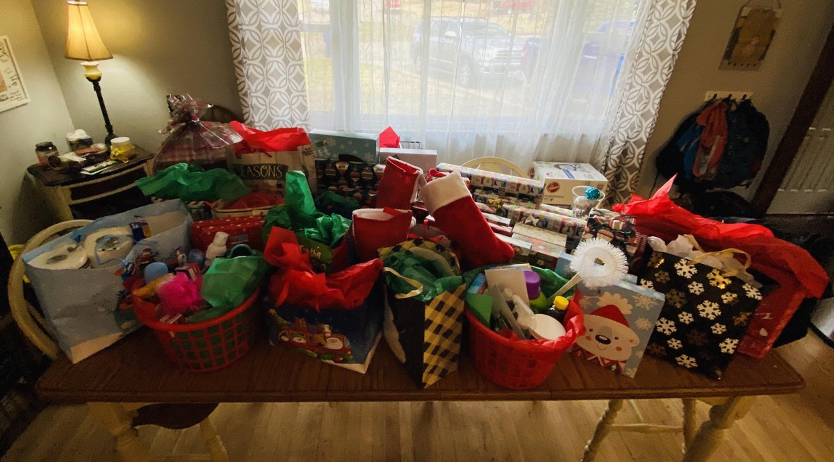 GatewaySciElem's tweet photo. GSA Brownie Troop 3256 adopted a Smiley/Fyler family for Christmas! We do this every year! Here is a pic of what we collected, there are also multiple gift cards in the pile! Very proud of these girls! #GatorsHelpingGators #GoGators #weareconcept #MCPSA #GSEM https://t.co/1mCu5YNwJR