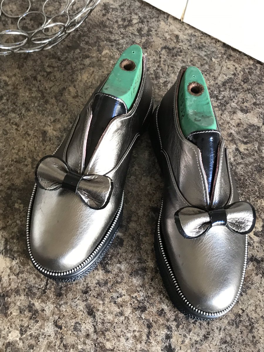ItumelengModib9's tweet photo. Spinara handmade shoes @DJSbuBreakfast @sammymhaule @djsbu support local 073 740 3120
This brand needs to be known and supported https://t.co/ndXPDC6aQJ