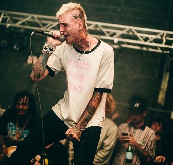 lovpeep's tweet photo. ghost boy https://t.co/fheNy78WMn