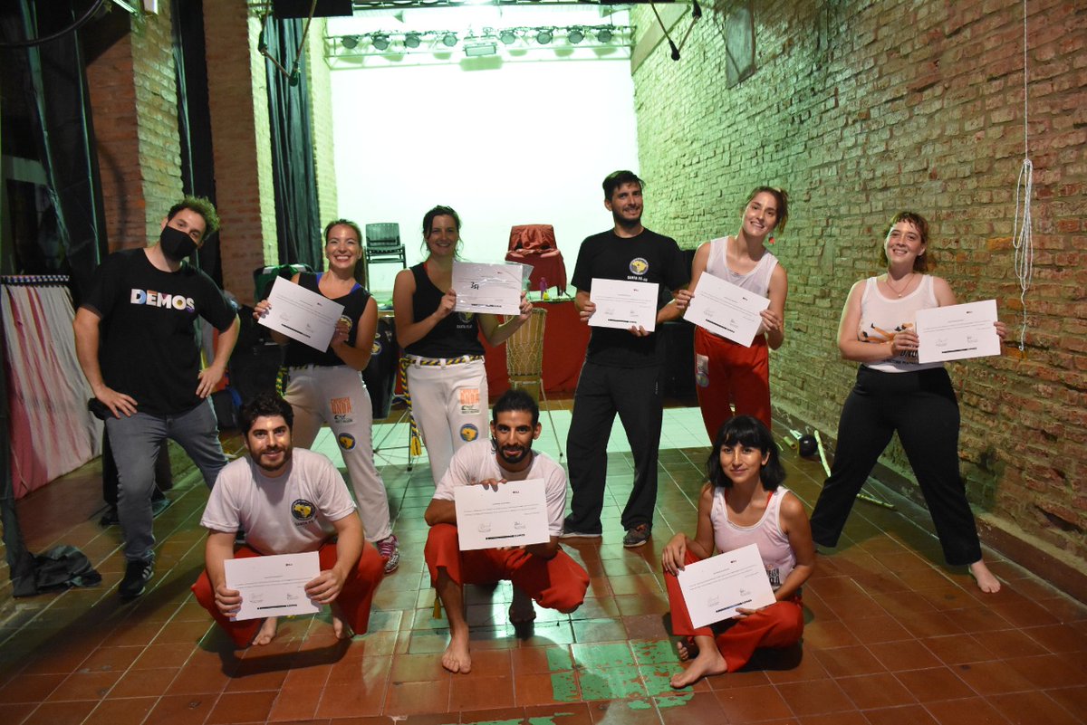 DemosCCE's tweet image. CAPOEIRISTAS MADE IN DEMOS

Así fue la muestra de finalización del taller de #Capoeira en DEMOS! A cargo de @LaSchaufler! Vamos cerrando el año y preparándonos para lo que se viene! 

#Demos2020