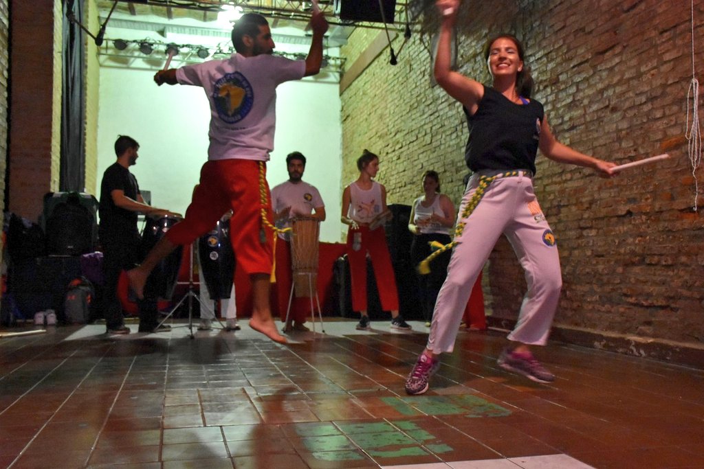 DemosCCE's tweet image. CAPOEIRISTAS MADE IN DEMOS

Así fue la muestra de finalización del taller de #Capoeira en DEMOS! A cargo de @LaSchaufler! Vamos cerrando el año y preparándonos para lo que se viene! 

#Demos2020