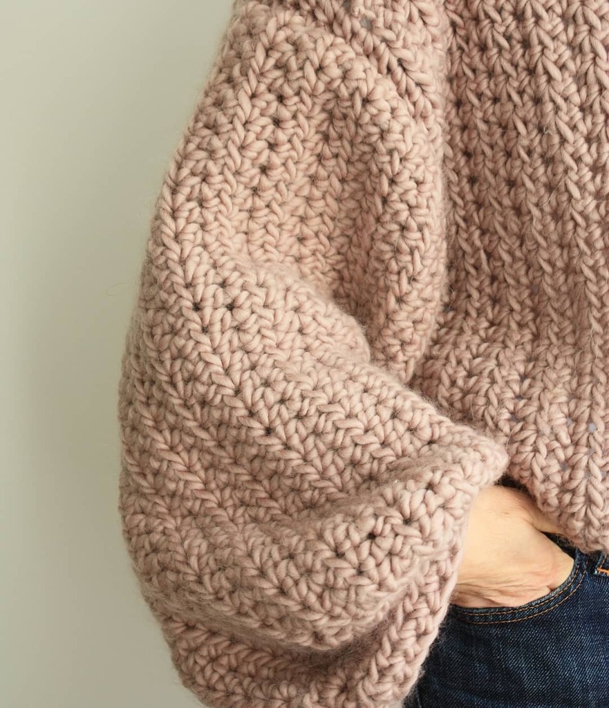 Sneak peek of a new pattern coming your way very soon.
.
It's chunky, it's cropped, it's cosy and those sleeves are just 🤩, even if I say so myself.
.
Not sure if I should release it this week so you have a Christmas project to knock out in a couple … instagr.am/p/CJEHrJzrClC/