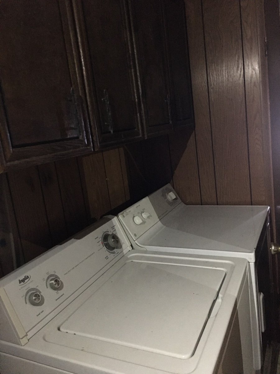 _officialadg's tweet photo. Our featured home of the week is located in Onalaska, WI in the Lake Onalaska community. This 2 bed, 1 bath home is a handyman special looking for the perfect person to make it their own! Spacious kitchen &amp; master bedroom. Please call Brittany 608-783-3309 for more information! https://t.co/NvLgEDmxOw