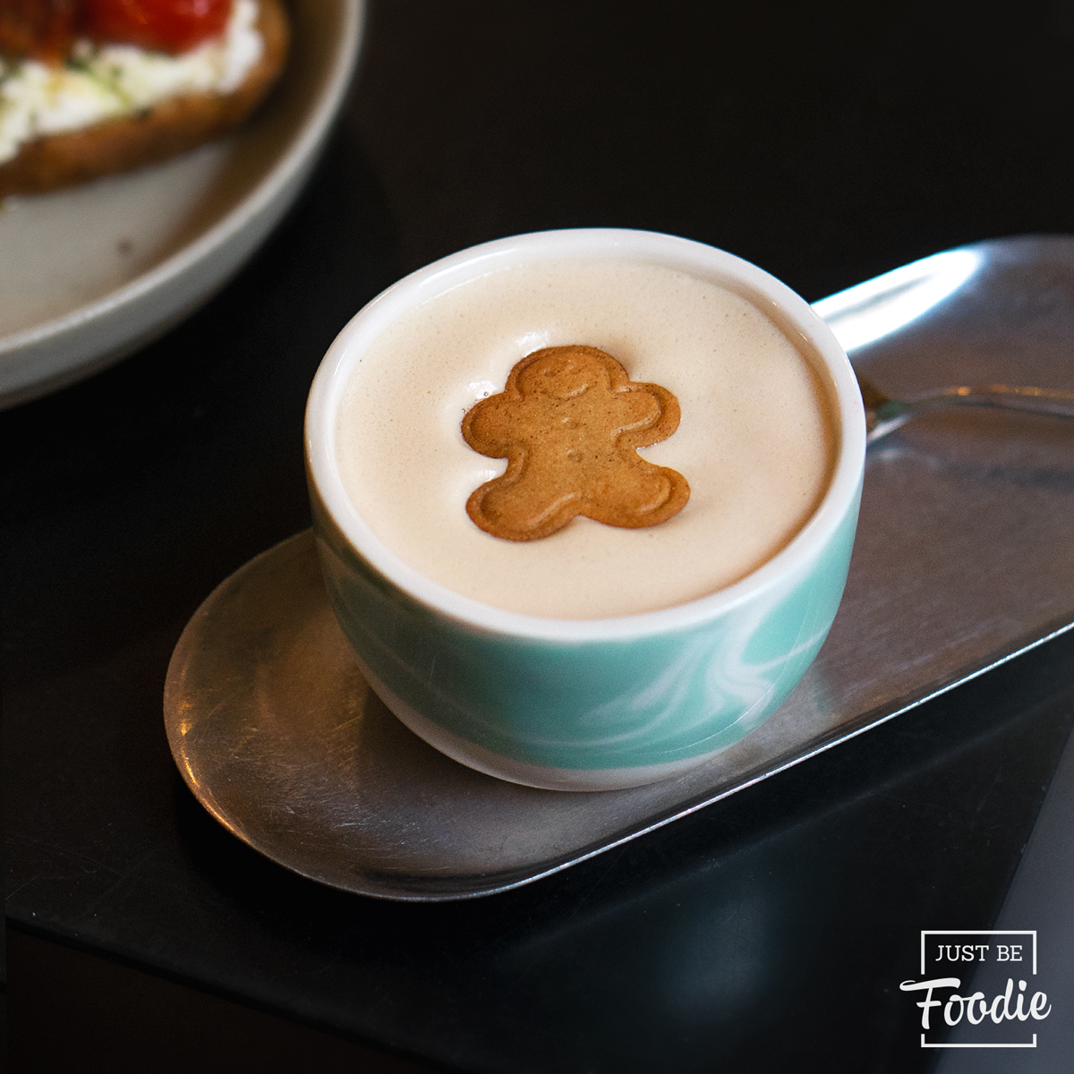 justbefoodie's tweet photo. Con el 🎄Xmas Latte ☕️ de @MisionCafe empezamos la semana. Si encima lo acompañas de una de sus tostadas o de alguna de sus especialidades de su #Bakehouse, la mañana empieza inmejorable: https://t.co/h5YYHzfFmB

#JustbeFoodie #MisionCafe #HolaCoffee #Madrid https://t.co/4SRxs4aUp8